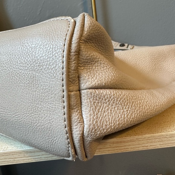 STEVE MADDEN LIGHT GRAY / TAUPE COLOR BAG. - Picture 8 of 12
